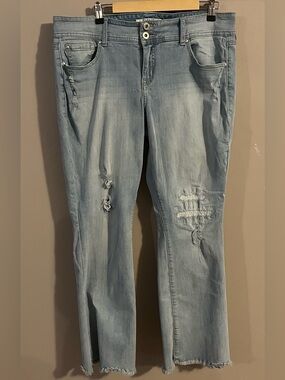 $8💙Bundled Torrid Flare Jeans